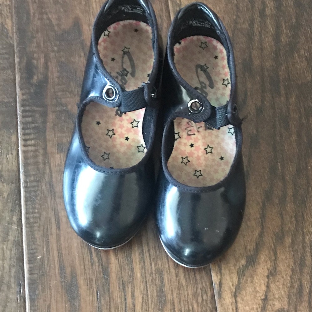 Black tap shoes 9 1/2 Capezio